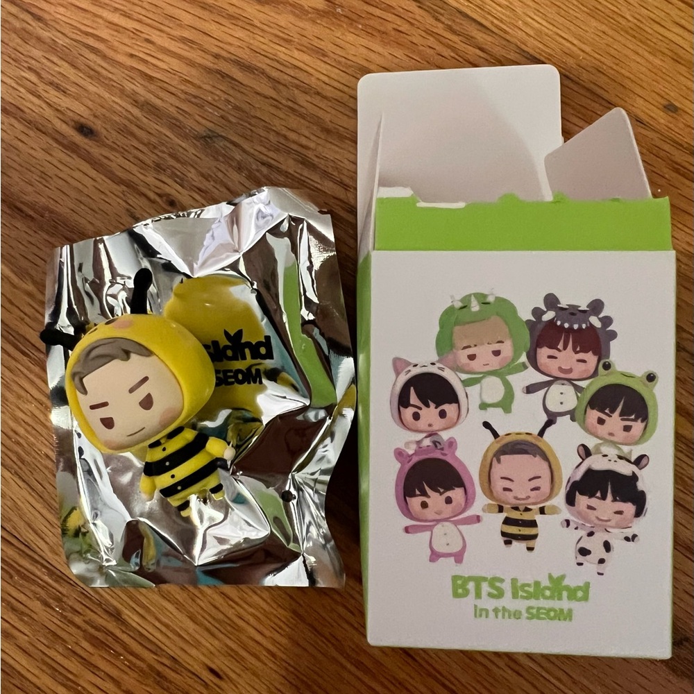 BTS Namjoon RM BTS ISLAND IN THE SEOM LUCKY DRAW FESTA 2025 Bee